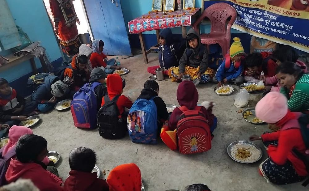 Distribution activity by Haridevpur Vivekananda Sishu Seva Pratishthan